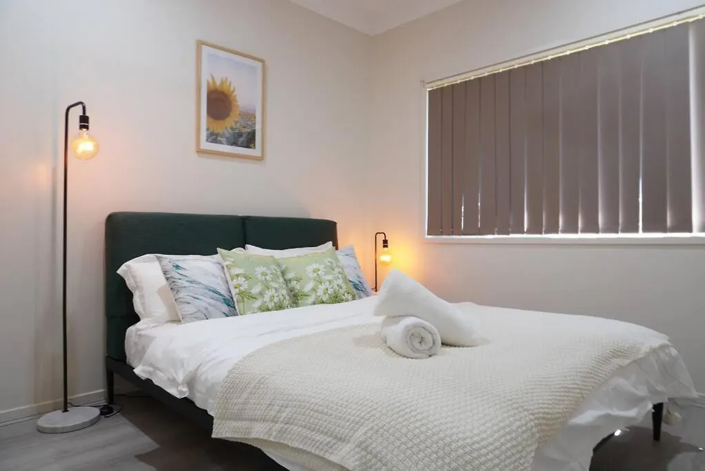 Entire House In Pimpama Villa Gold Coast