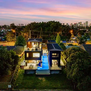 Brand New Modern 8 Bedroom In City Centre - Heated Modern Infinity Pool Villa